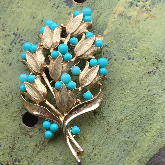 Vintage Jewelry - VINTAGE BROOCH